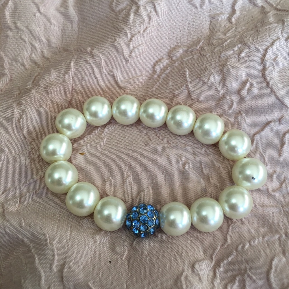 Pearl looking bracelet